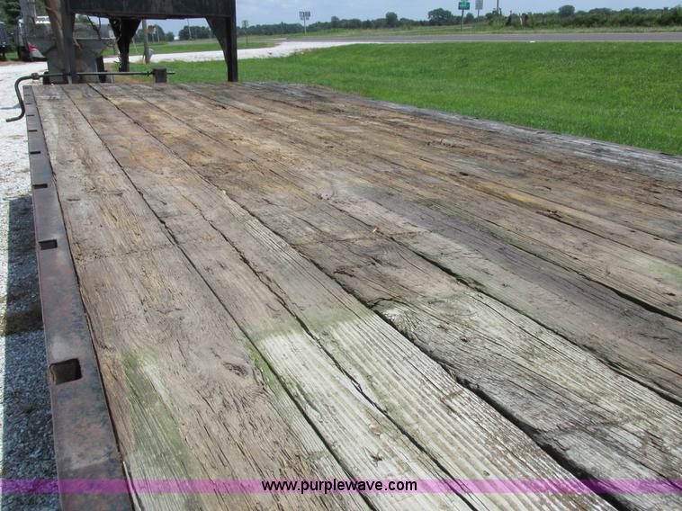 image for item H3251 1989 Hillsboro gooseneck trailer