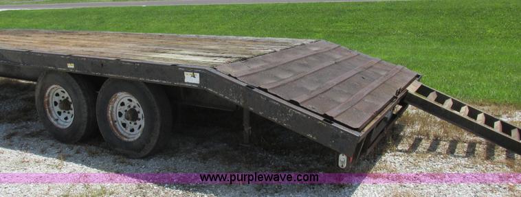 image for item H3251 1989 Hillsboro gooseneck trailer