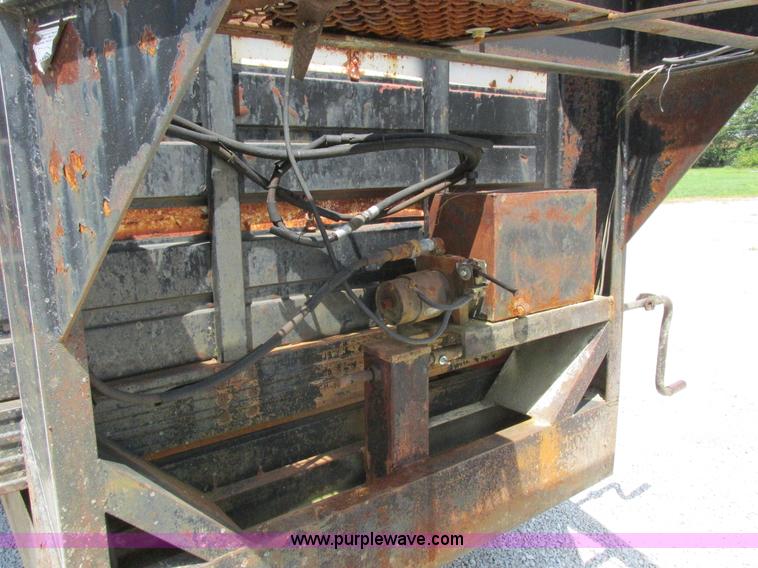 image for item H3254 1979 Gross Haul gooseneck dump trailer