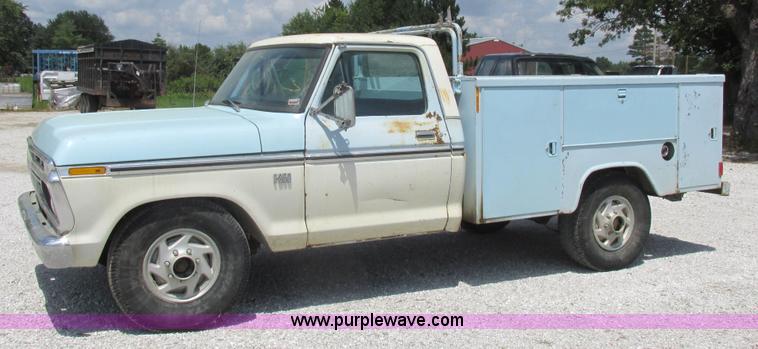image for item H3255 1976 Ford F250 utility truck