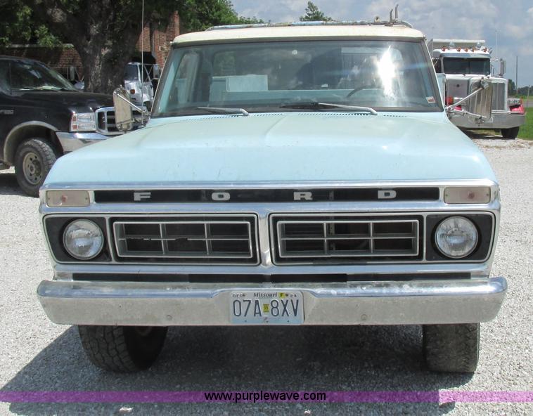 image for item H3255 1976 Ford F250 utility truck