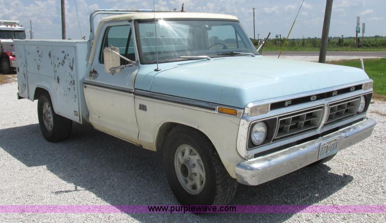 image for item H3255 1976 Ford F250 utility truck