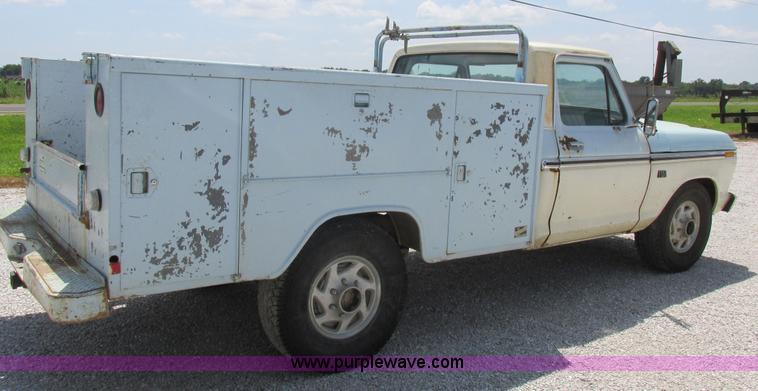 image for item H3255 1976 Ford F250 utility truck