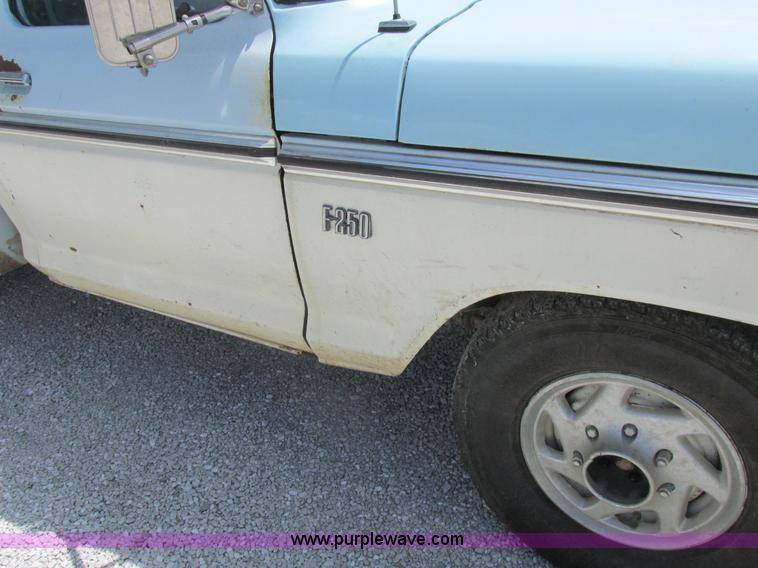 image for item H3255 1976 Ford F250 utility truck