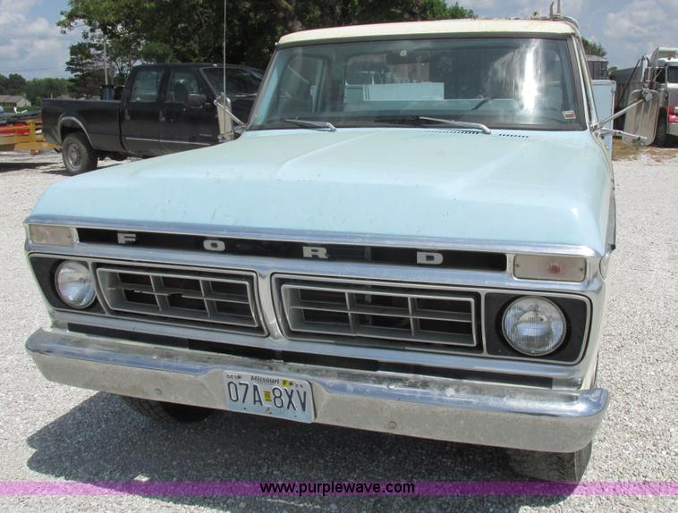 image for item H3255 1976 Ford F250 utility truck