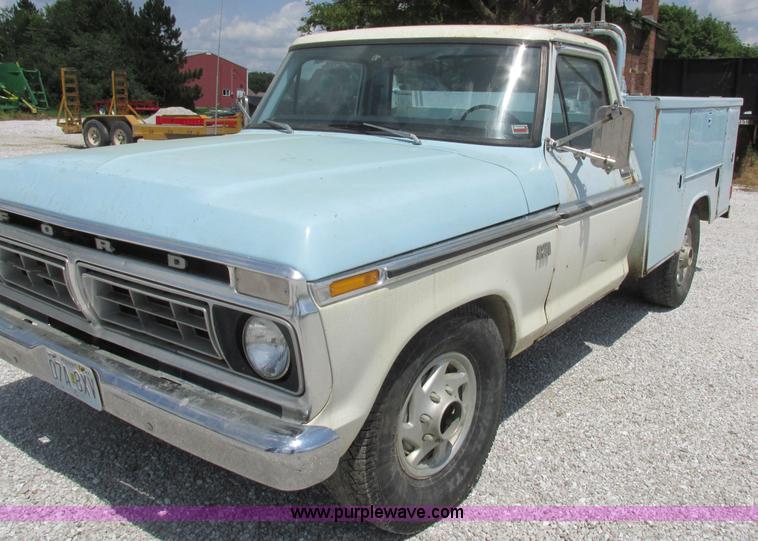image for item H3255 1976 Ford F250 utility truck