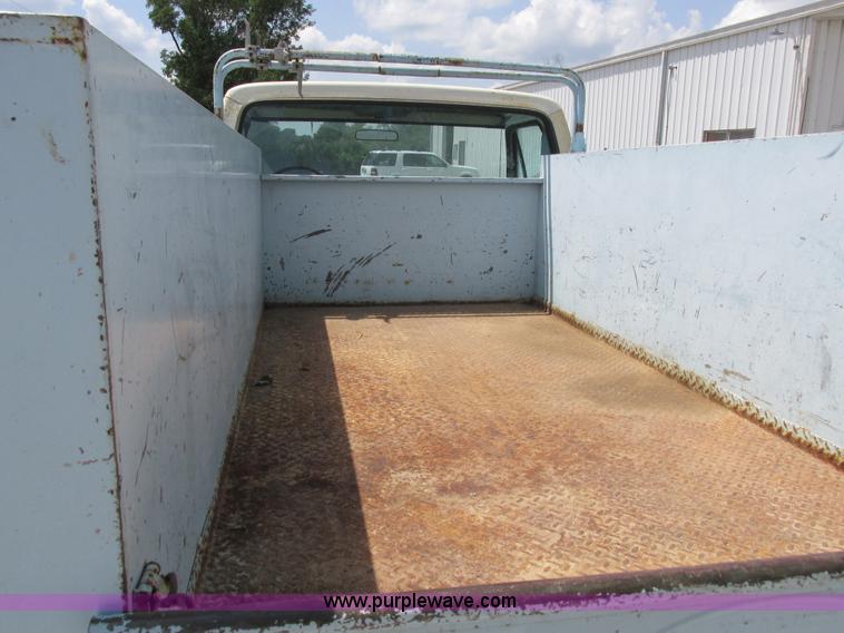 image for item H3255 1976 Ford F250 utility truck