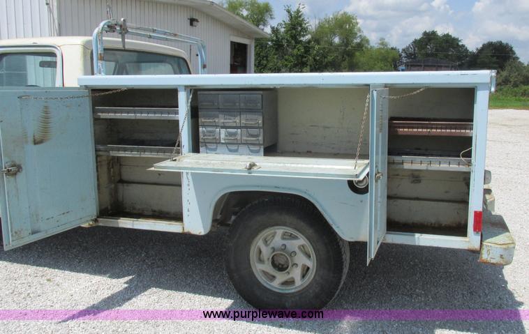 image for item H3255 1976 Ford F250 utility truck