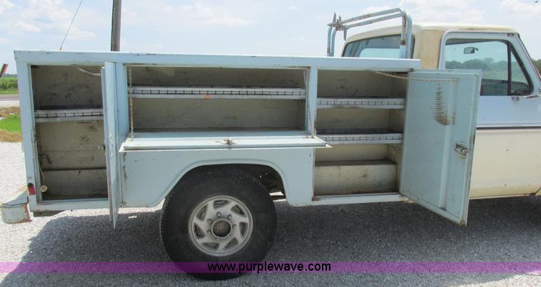 image for item H3255 1976 Ford F250 utility truck