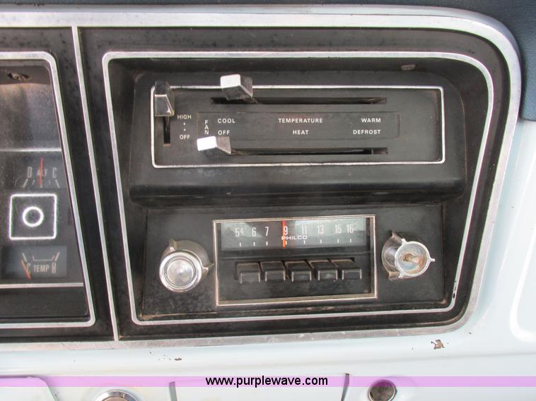 image for item H3255 1976 Ford F250 utility truck