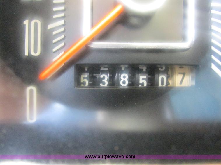 image for item H3255 1976 Ford F250 utility truck