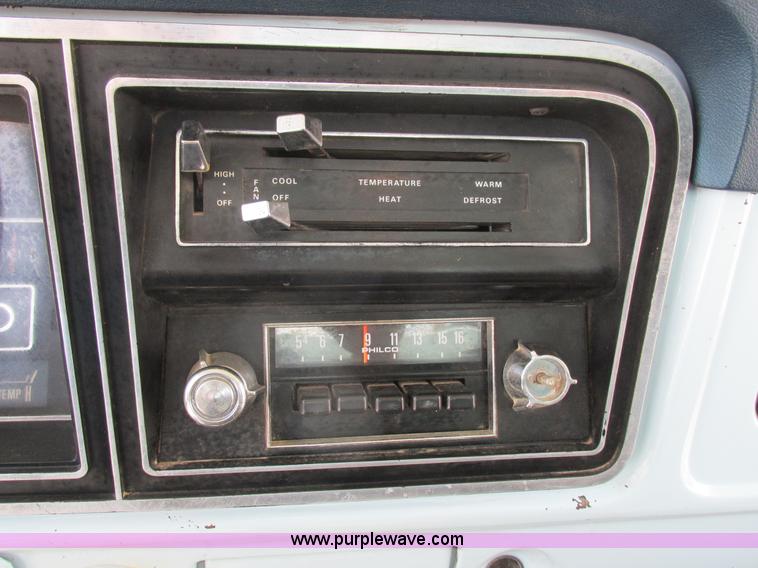 image for item H3255 1976 Ford F250 utility truck