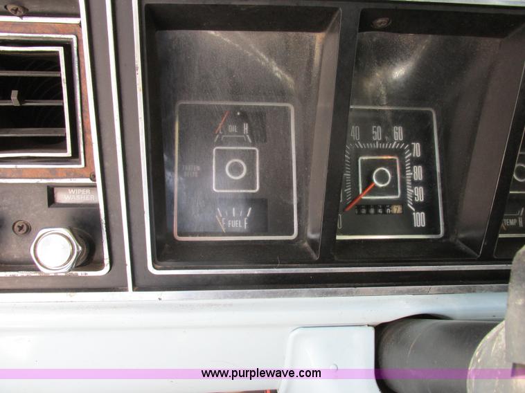 image for item H3255 1976 Ford F250 utility truck