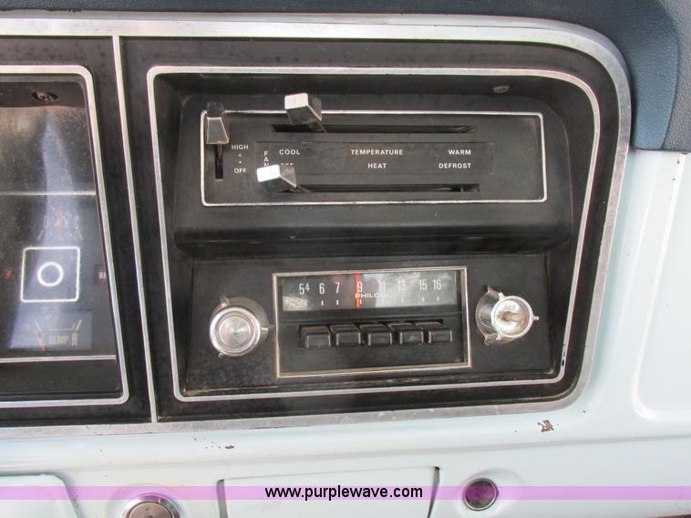 image for item H3255 1976 Ford F250 utility truck