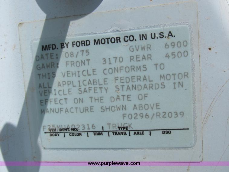 image for item H3255 1976 Ford F250 utility truck