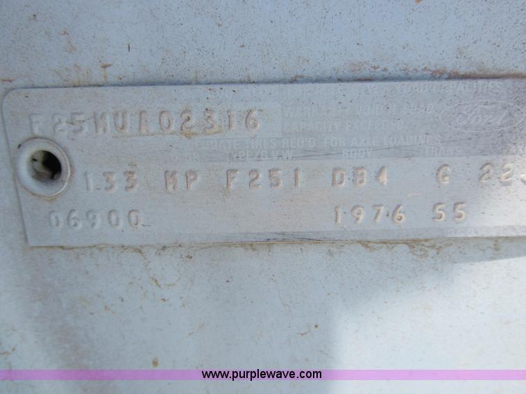 image for item H3255 1976 Ford F250 utility truck