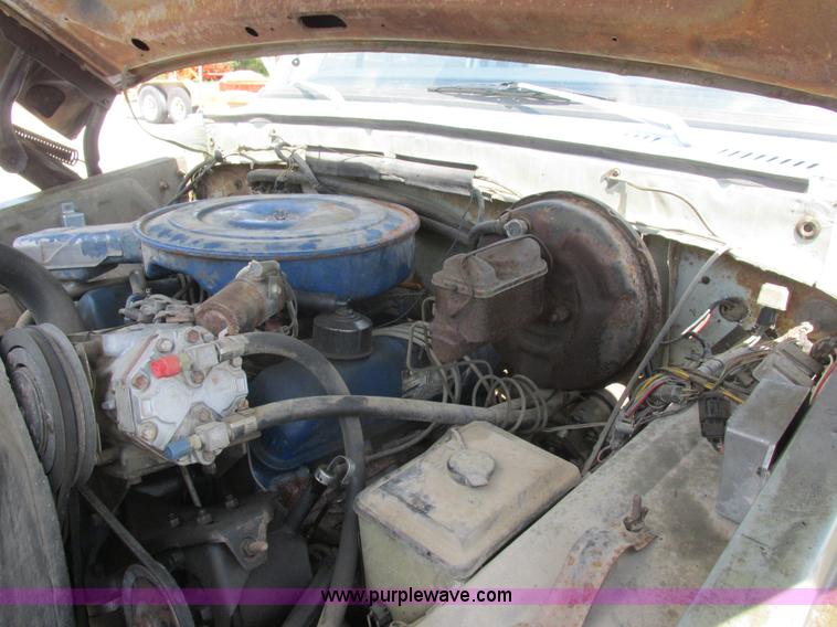 image for item H3255 1976 Ford F250 utility truck