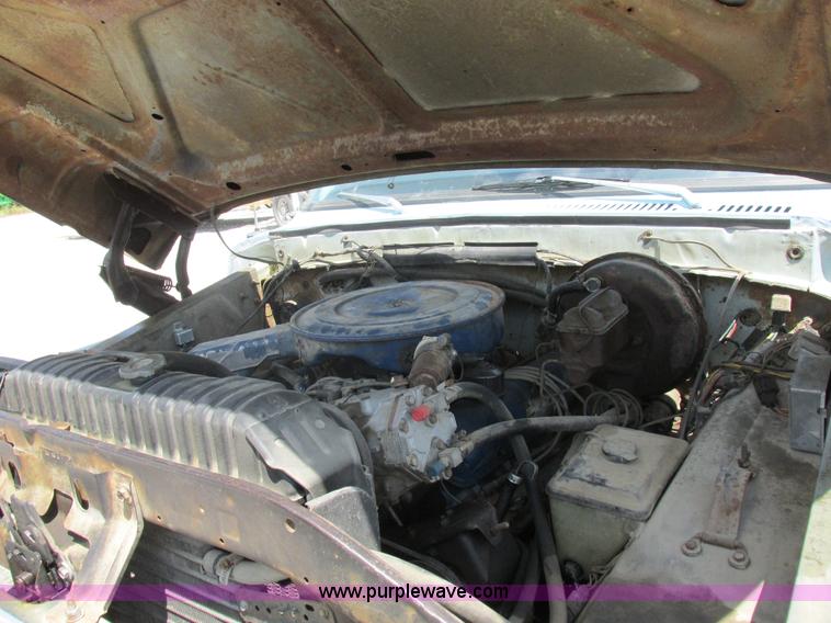 image for item H3255 1976 Ford F250 utility truck