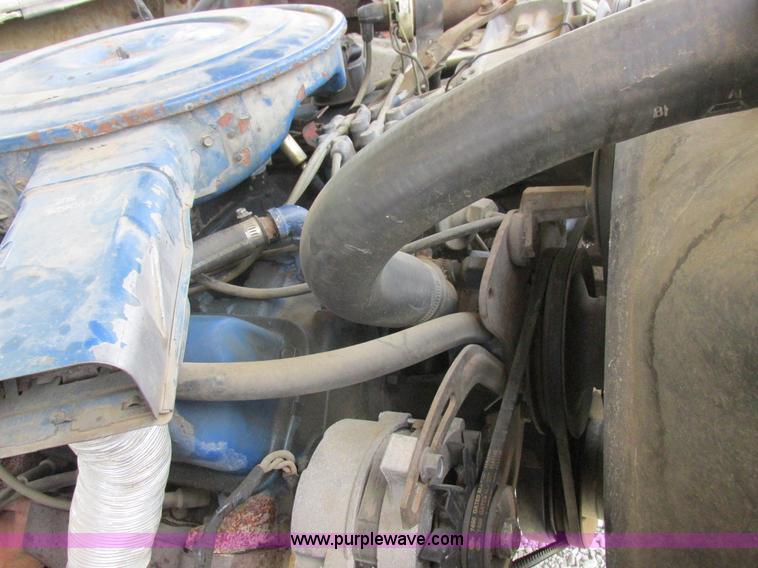 image for item H3255 1976 Ford F250 utility truck