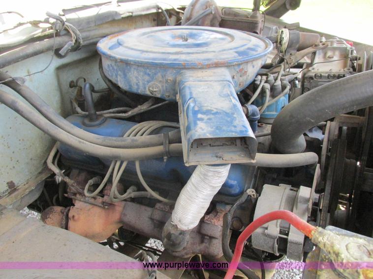 image for item H3255 1976 Ford F250 utility truck
