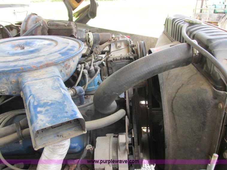 image for item H3255 1976 Ford F250 utility truck