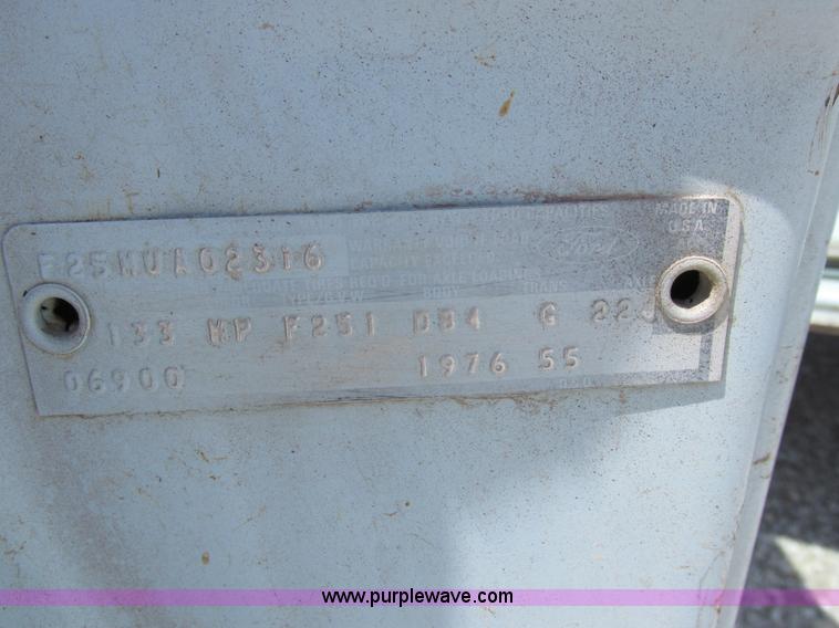 image for item H3255 1976 Ford F250 utility truck