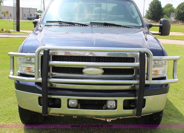 image for item I1636 2006 Ford F350 Super Duty XLT FX4 pickup truck