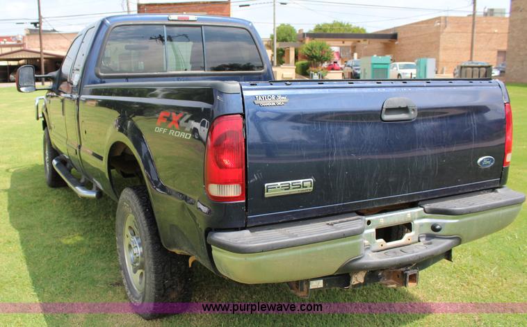 image for item I1636 2006 Ford F350 Super Duty XLT FX4 pickup truck