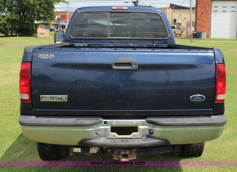 image for item I1636 2006 Ford F350 Super Duty XLT FX4 pickup truck