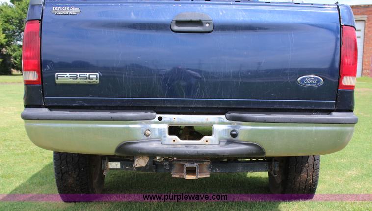 image for item I1636 2006 Ford F350 Super Duty XLT FX4 pickup truck