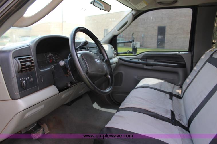 image for item I1636 2006 Ford F350 Super Duty XLT FX4 pickup truck