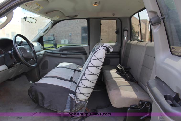 image for item I1636 2006 Ford F350 Super Duty XLT FX4 pickup truck