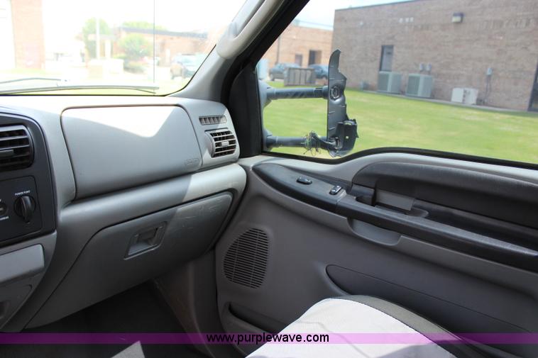 image for item I1636 2006 Ford F350 Super Duty XLT FX4 pickup truck