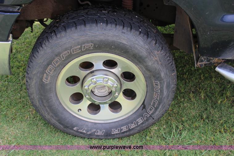 image for item I1636 2006 Ford F350 Super Duty XLT FX4 pickup truck