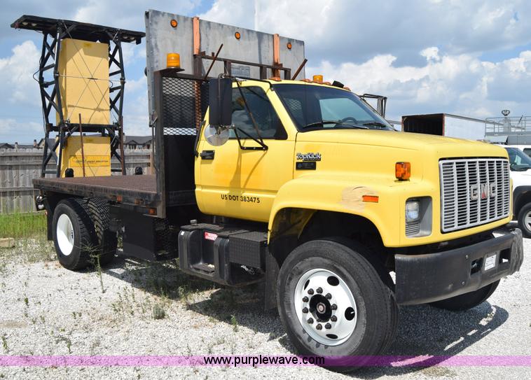 image for item I2041 1995 GMC TopKick flatbed truck
