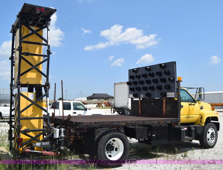 image for item I2041 1995 GMC TopKick flatbed truck