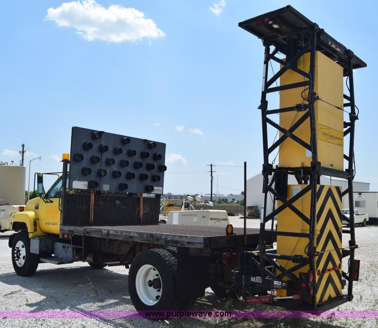 image for item I2041 1995 GMC TopKick flatbed truck