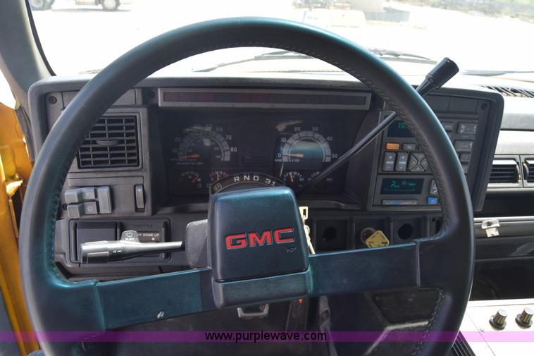 image for item I2041 1995 GMC TopKick flatbed truck