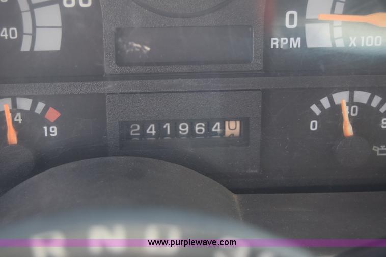 image for item I2041 1995 GMC TopKick flatbed truck