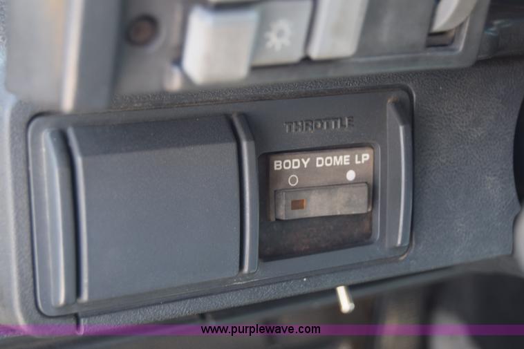 image for item I2041 1995 GMC TopKick flatbed truck