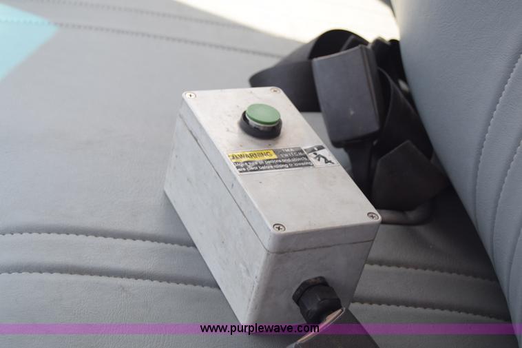 image for item I2041 1995 GMC TopKick flatbed truck