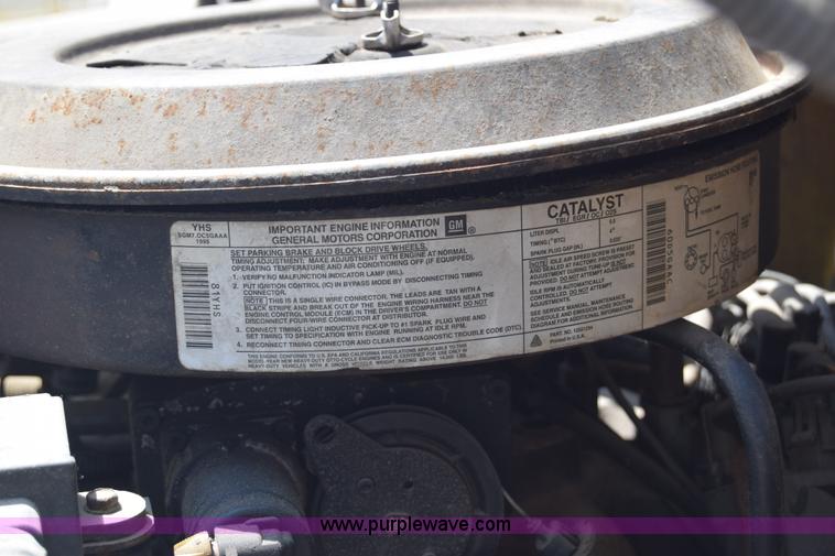 image for item I2041 1995 GMC TopKick flatbed truck