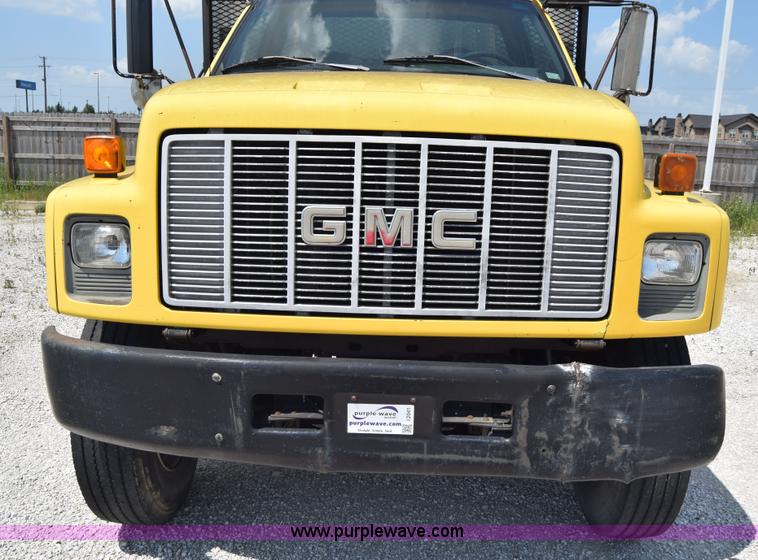 image for item I2041 1995 GMC TopKick flatbed truck