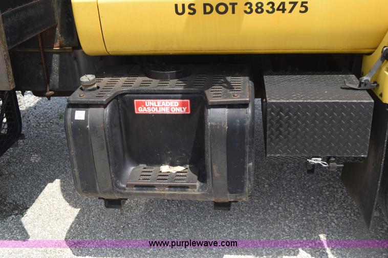 image for item I2041 1995 GMC TopKick flatbed truck