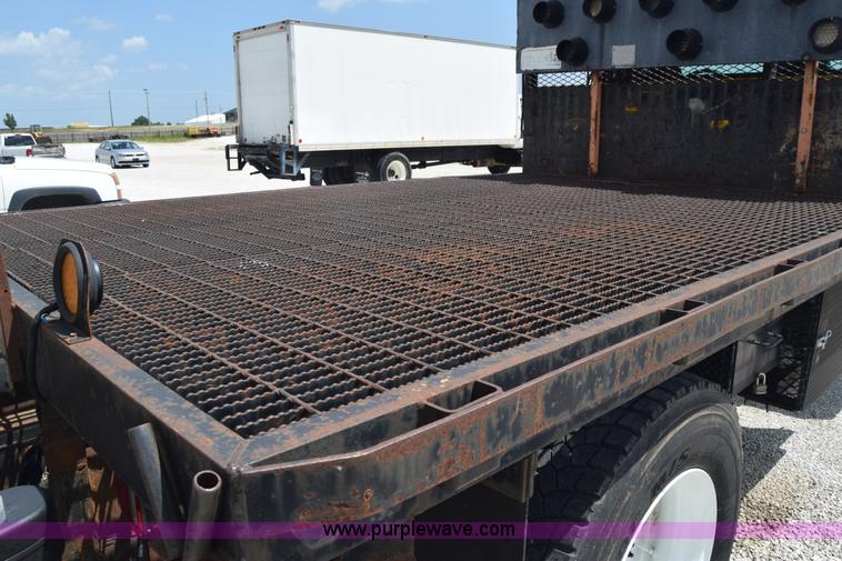 image for item I2041 1995 GMC TopKick flatbed truck