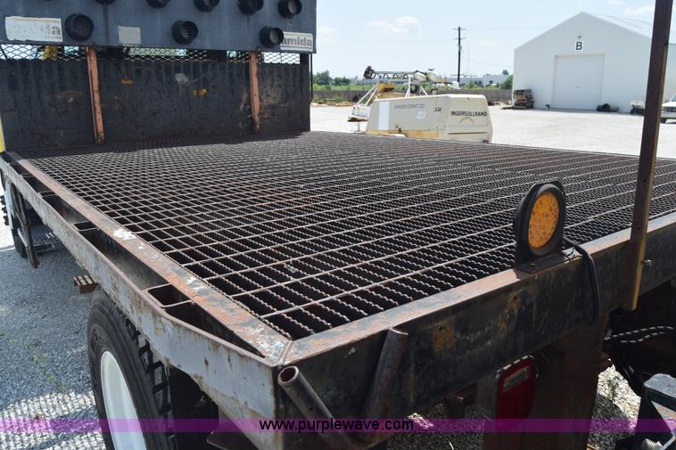 image for item I2041 1995 GMC TopKick flatbed truck