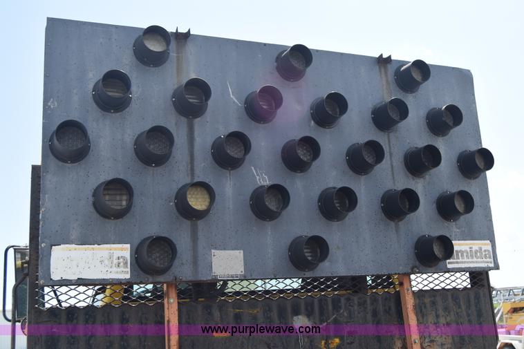 image for item I2041 1995 GMC TopKick flatbed truck