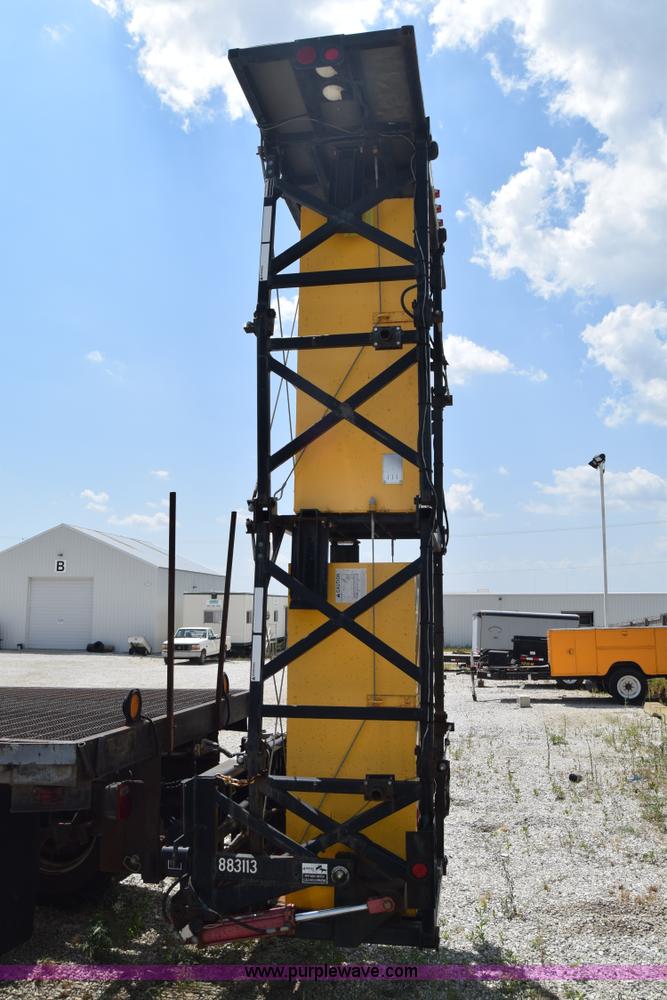 image for item I2041 1995 GMC TopKick flatbed truck