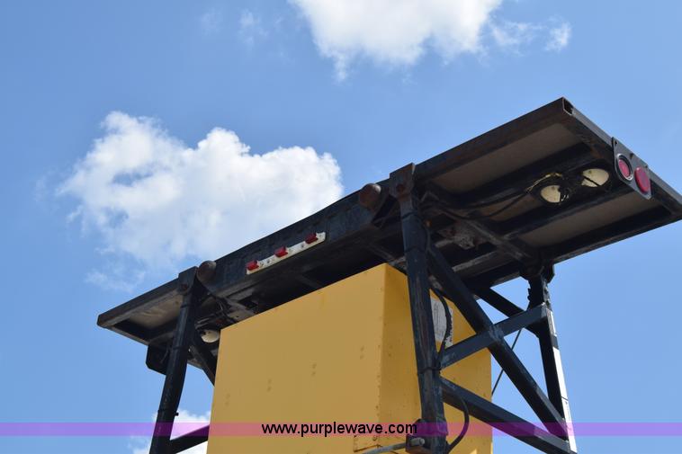 image for item I2041 1995 GMC TopKick flatbed truck