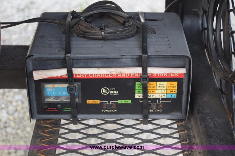 image for item I2041 1995 GMC TopKick flatbed truck